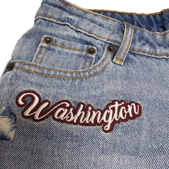 NWT NFL FocoWashington Redskins Denim Shorts Size Small Women's Embroidere - Picture 4 of 14